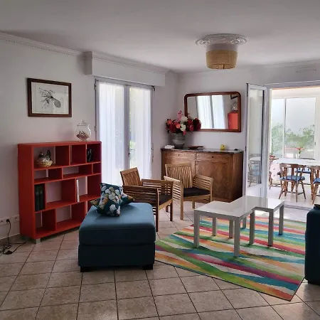 3 6 Pers Rez De Jardin 5min Quartier Du Phare Location Du Dimanche Au Dimanche En Juillet Et Aout アパート ラ・トランシュ・シュル・メール