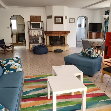 アパート 3 6 Pers Rez De Jardin 5min Quartier Du Phare Location Du Dimanche Au Dimanche En Juillet Et Aout