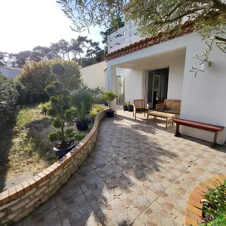 3 6 Pers Rez De Jardin 5min Quartier Du Phare Location Du Dimanche Au Dimanche En Juillet Et Aout アパート ラ・トランシュ・シュル・メール