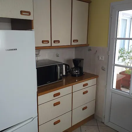 3 6 Pers Rez De Jardin 5min Quartier Du Phare Location Du Dimanche Au Dimanche En Juillet Et Aout アパート *