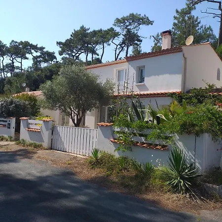3 6 Pers Rez De Jardin 5min Quartier Du Phare Location Du Dimanche Au Dimanche En Juillet Et Aout *