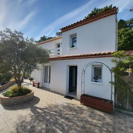 3 6 Pers Rez De Jardin 5min Quartier Du Phare Location Du Dimanche Au Dimanche En Juillet Et Aout *