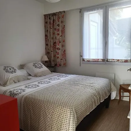 3 6 Pers Rez De Jardin 5min Quartier Du Phare Location Du Dimanche Au Dimanche En Juillet Et Aout Apartmán *