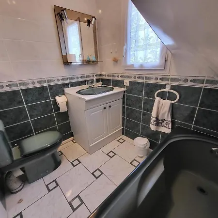 3 6 Pers Rez De Jardin 5min Quartier Du Phare Location Du Dimanche Au Dimanche En Juillet Et Aout Apartmán
