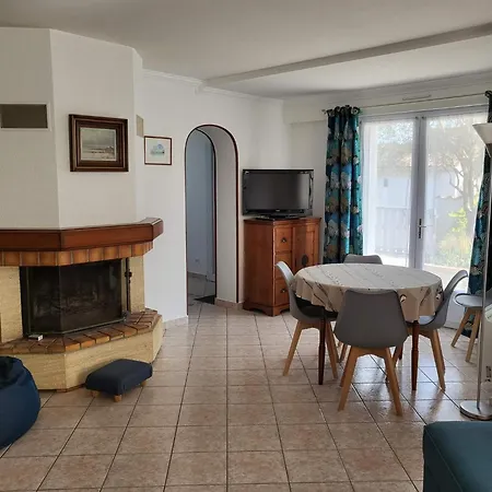 3 6 Pers Rez De Jardin 5min Quartier Du Phare Location Du Dimanche Au Dimanche En Juillet Et Aout * La Tranche-sur-Mer