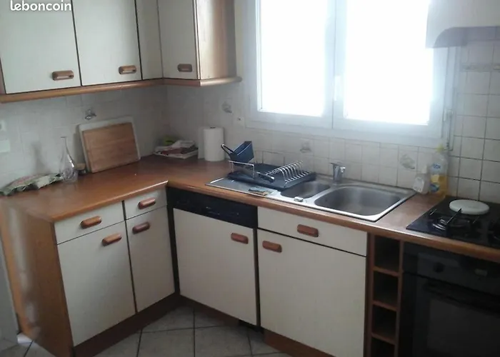 3 6 Pers Rez De Jardin 5min Quartier Du Phare Location Du Dimanche Au Dimanche En Juillet Et Aout Apartment La Tranche-sur-Mer