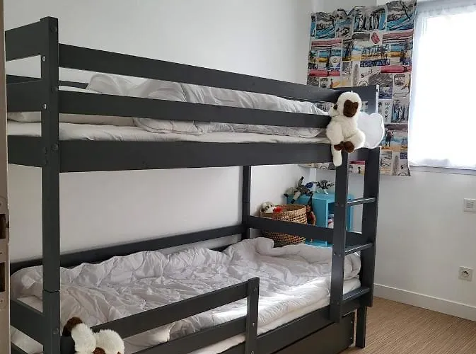 3 6 Pers Rez De Jardin 5min Quartier Du Phare Location Du Dimanche Au Dimanche En Juillet Et Aout Appartement